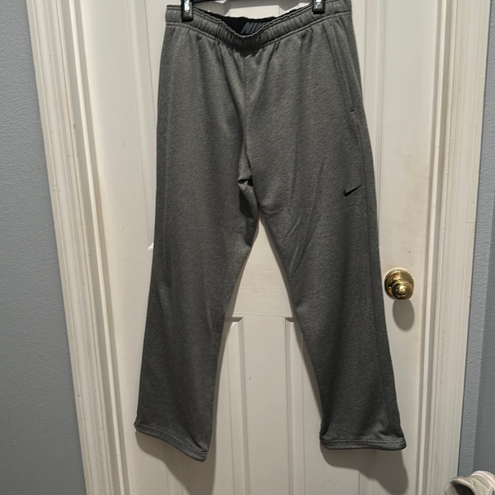 Nike Therma Fit Unisex Gray Sweat Pants - Size M unisex